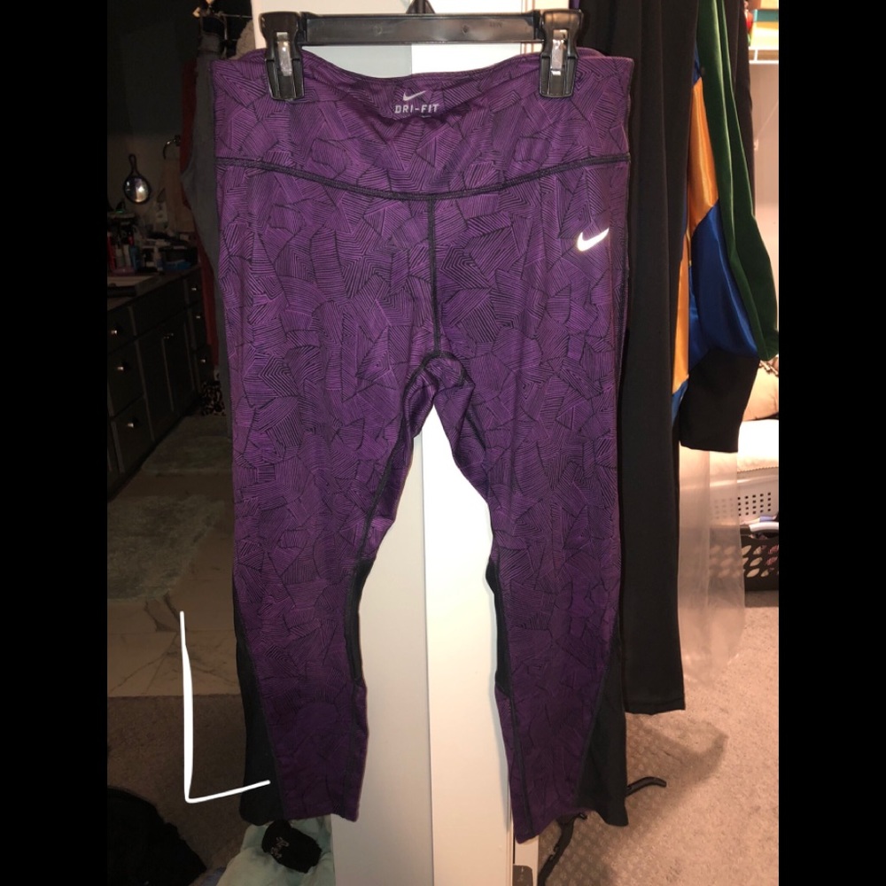 Nike Size Large Crop Leggings